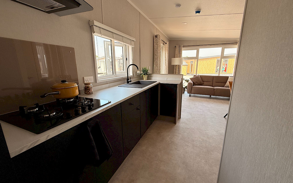 Sunseeker Ruby special black 1000/2