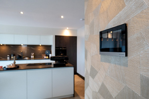 luxe chalet_smart_home_free_home_busch_jaeger